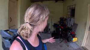 Opening up the engine of my Honda CRF300 Rally in West-Africa S7-E52