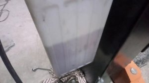 Замена масла в автомобильном подъёмнике.