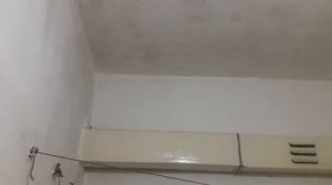 Снимаем старую вытяжку.