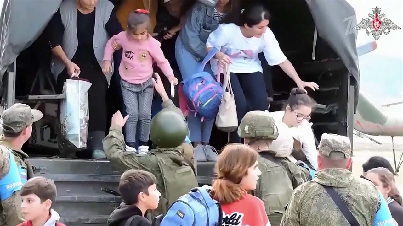 В Армению из непризнанной Нагорно-Карабахской республики прибыли почти 90 тысяч беженцев