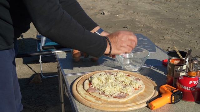Pizza on the beach with my Ooni Karu 12 смотреть онлайн