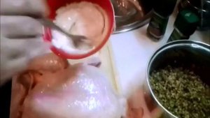 Курица, фаршированная гречкой