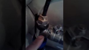 Узел греющего кабеля внутрь трубы.