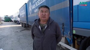 На границе с Казахстаном скопилось порядка 100 фур.