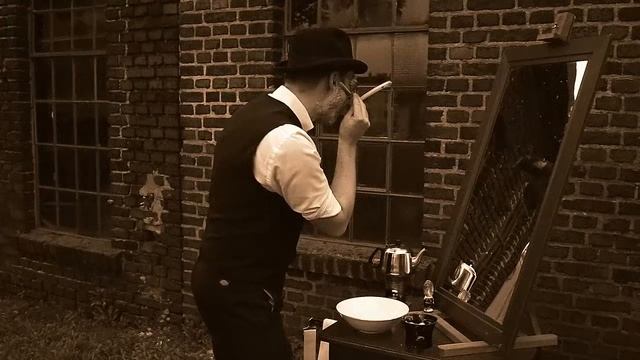 Бритье опасной бритвой, правка на ремне смотреть онлайн