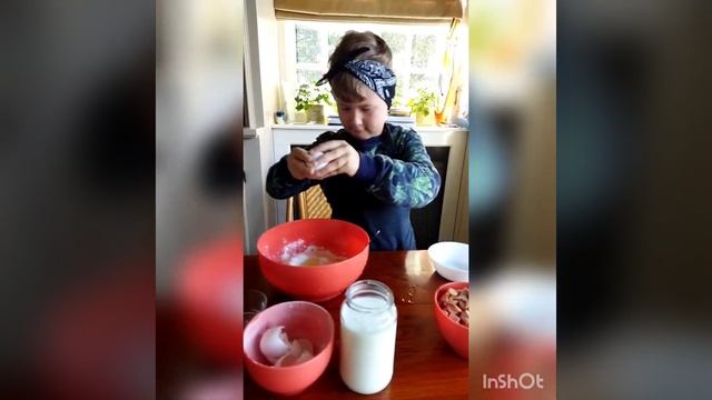 необычные оладки с сосисками. смотреть онлайн