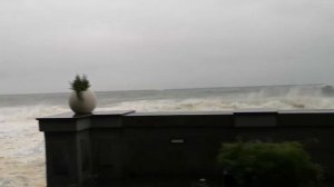 mare mosso maltempo a Riposto 27112022 ripresa dal lungomare di Torre Archirafi Sicilia