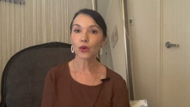 Улыбка Джоконды. Как правильно  держать легкую улыбку? Снимаем напряжение с лица.
