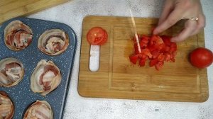 Беру ЯЙЦА, БЕКОН, ТОМАТ и готовлю сытный ЗАВТРАК #рецепты #завтрак #яйца #бекон