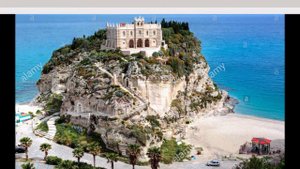 Изумительные замки на скалах