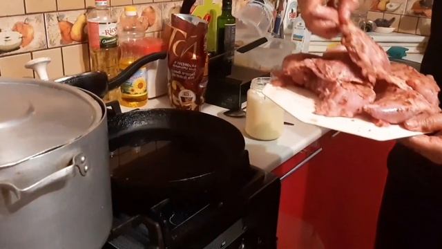 Быстрый рецепт вкусного и сочного кролика на сковороде в аджике