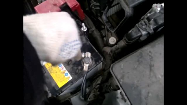 Как поставить аккумулятор на Mitsubishi ASX смотреть онлайн