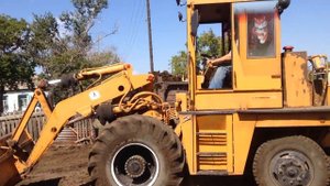 ун-053 погрузка новоза с двгателем МТЗ