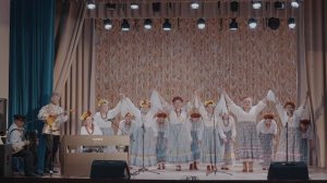 "ВДОЛЬ ДЕРЕВНИ ТЕЧЕТ РЕЧКА" (исп. хор русской песни СУДАРУШКА и ансамбль ОБЕРЕГ???го Чехов)