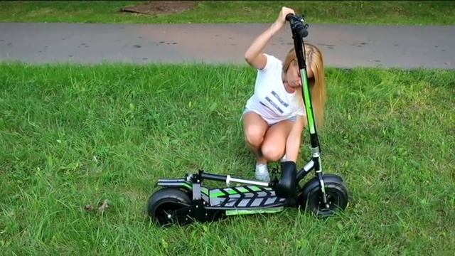 ЭЛЕКТРОСАМОКАТ UBER SCOOT ES04 смотреть онлайн