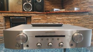 Усилитель Marantz PM5004 (демонстрация работы).