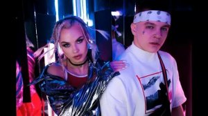 Rasa элексир Мы незнакомы, танец так кружит голову
И в алкоголе я найду любовь без повода.