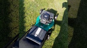 дымит косилка на холодную