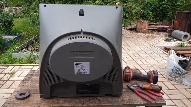 Разобрал два телевизора Российской и Белорусской сборки, металла в внутри маловато будет смотреть онлайн