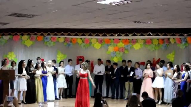 ВЫПУСКНОЙ ВРУЧЕНИЕ АТТЕСТАТОВ 2016 ПОЮ ФИНАЛЬНУЮ ПЕСНЮ