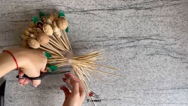 СУПЕР! Посмотри, как ПРОСТО и ОРИГИНАЛЬНО сделать подарок из конфет и орехов.