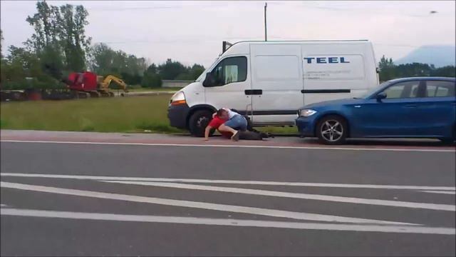 BMW driver gets in a fight-road rage смотреть онлайн