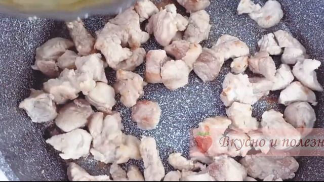 Обалденный и необычной из простых ингредиентов Штрудель на сковороде с мясом и картошкой.