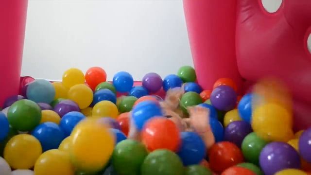 Baby Alive Minha Boneca Na Piscina de Bolinhas da Frozen!!! [Parte 12] Em Portugues Totoy смотреть онлайн