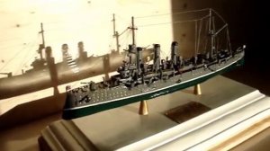 Собрал модель корабля из металла.