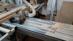 Делаю запилы на форматно-раскроечном станке D-45 2500