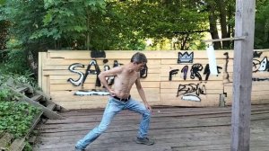 Пробуйте пробить лист бумаги ударом ой-цуки. Поймёте как концентрировать энергию исполняя ката.