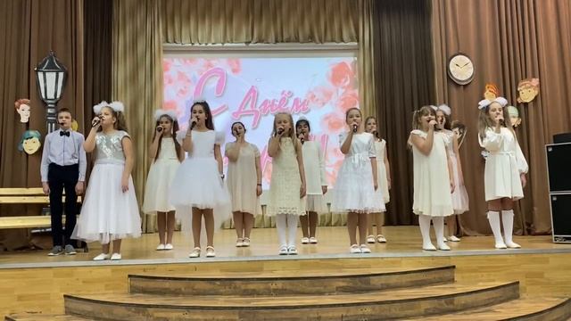 "Снится сон"- исполняет средняя группа студии "Звуки музыки" смотреть онлайн