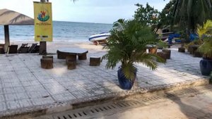 Дальний пляж отеля Diamond Bay Resort Spa (Вьетнам - Нячанг)