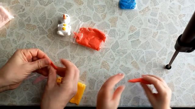 Делаем снеговика из воздушного пластилина смотреть онлайн