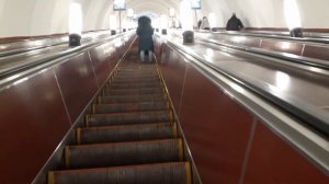 Метро Санкт-Петербурга. Подъём по эскалатору на улицу со станции Удельная