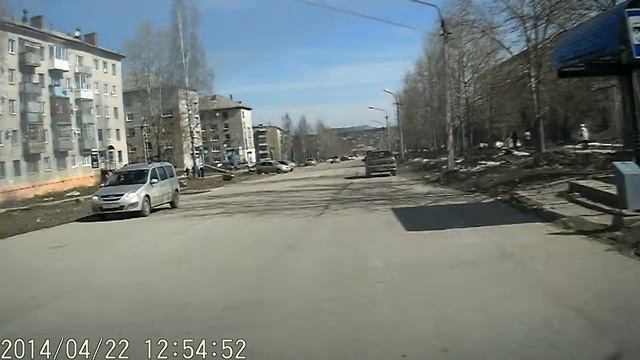 Агент Фрэнки идёт домой после службы смотреть онлайн