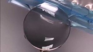 Красивый эксперимент с водой в полной невесомости Вода в космосе