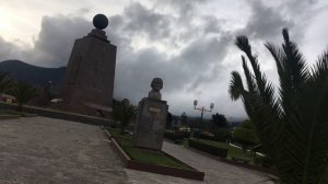 Эквадор.Экватор в Кито и монумент построенный Французами.Декабрь2017
