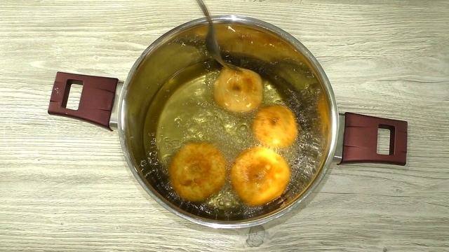 Просто легко и без труда испечь их сможет каждый! Самый простой рецепт пышных творожных пончиков