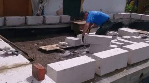 Первый ряд из инси блока(газоблок)