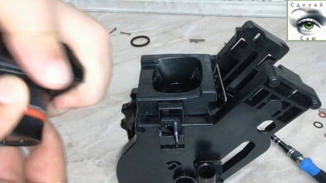 Как снять очистить заварочный блок , варочный блок чистка кофе машины Philips Saeco Giro Plus смотреть онлайн