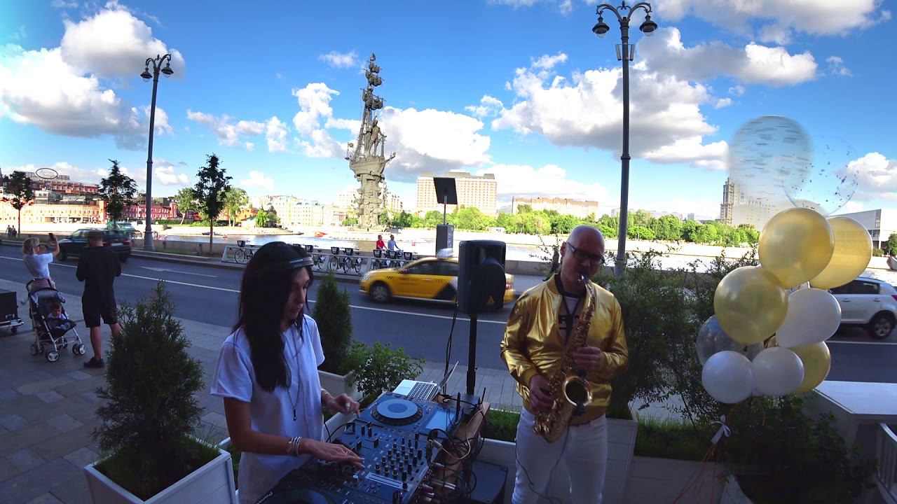 Lady Dj & sax