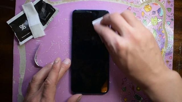 Как наклеить защитное стекло на смартфон самому