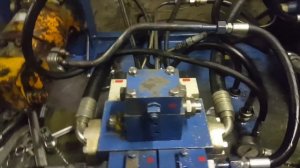 Предохранительный клапан гидронасоса.