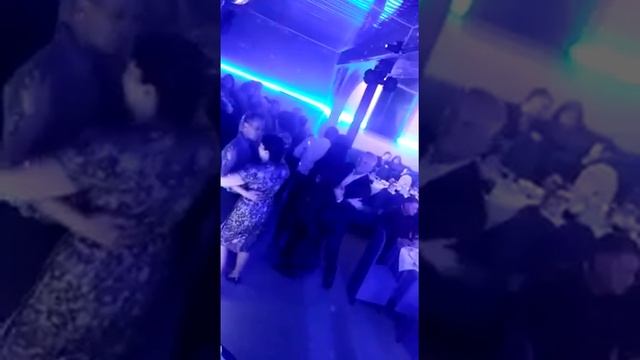 Спрячь за высоким забором девчонку... Поет Илья Шеремет