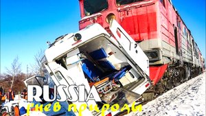 Столкновение поезда с машиной скорой помощи в Хабаровском крае.mp4