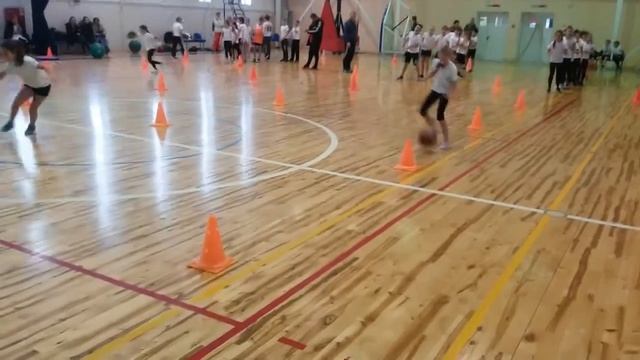 Весёлые старты 6 декабря 2017 среди 3-4 классов 2007-2008 г.р. в ФОК "Юность" г. Лобня смотреть онлайн