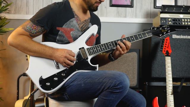 Paul Stanley VS Paul Gilbert  JUST PLAYING!