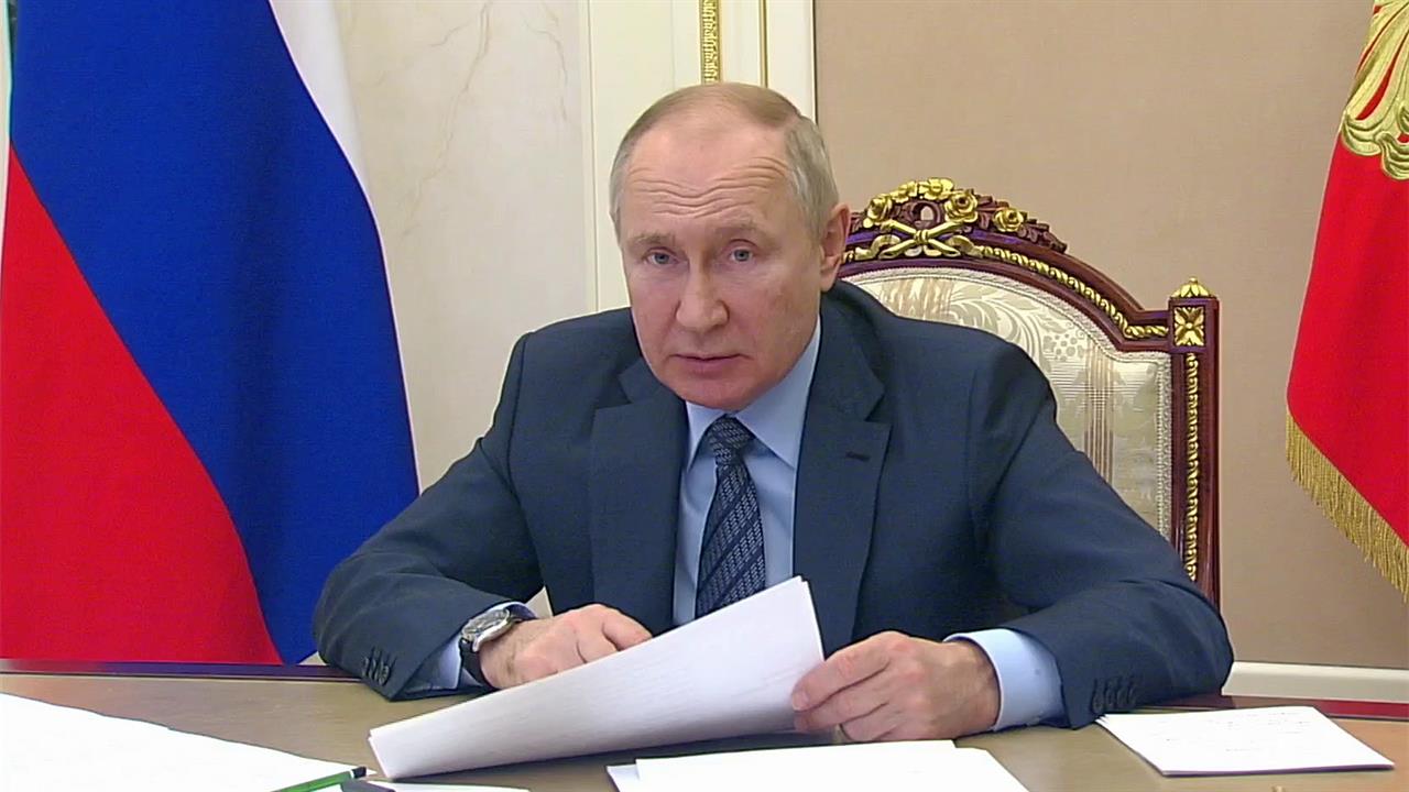 Владимир Путин поручил в январе 2023 года провести индексацию зарплат бюджетников