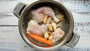 Праздничный холодец из свиных ножек, рульки и курицы